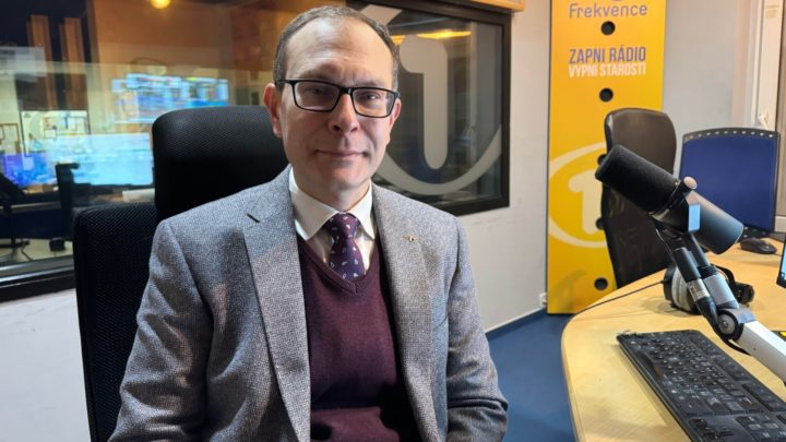 Obrázek epizody Jan Kysela: Vláda růst důchodů zastavila ze svých důvodů, soud musí rozhodnout, jestli zákonně