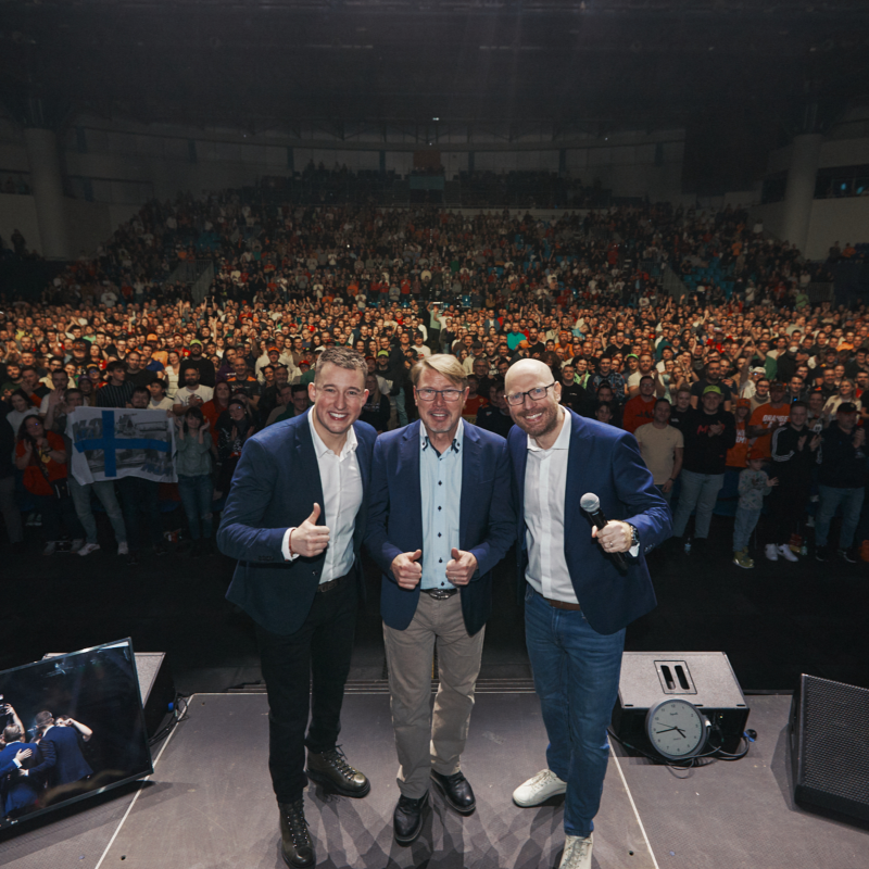 Obrázek epizody Mika Häkkinen na EisKing TOUR: formulová šou roka