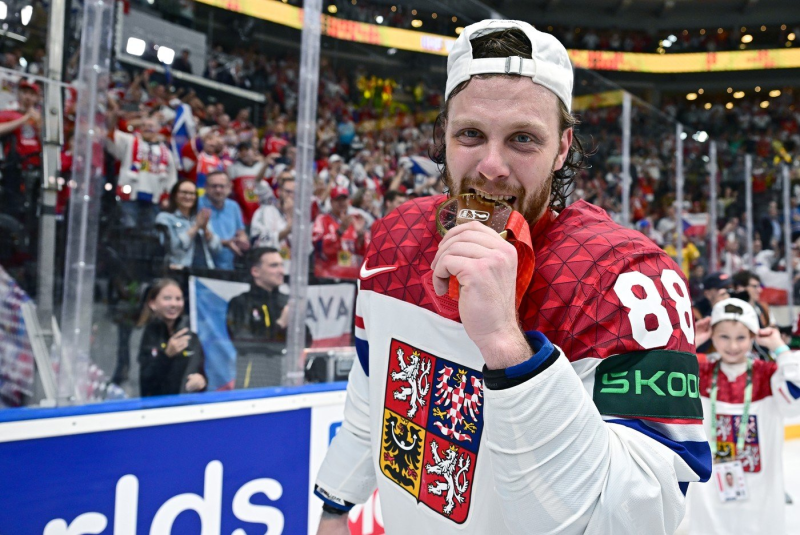 Obrázek epizody Zlatá vzpruha pro český hokej, ve kterém vládne obrovská skepse