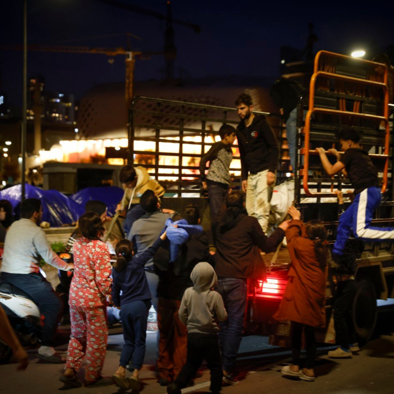 Obrázek epizody Izraelské ničení Hizballáhu dopadá na civilisty. Milion Libanonců opustilo domovy, rodiny přespávají v ulicích