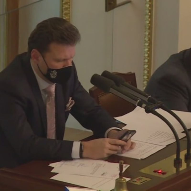 Obrázek epizody Znají poslanci opatření?