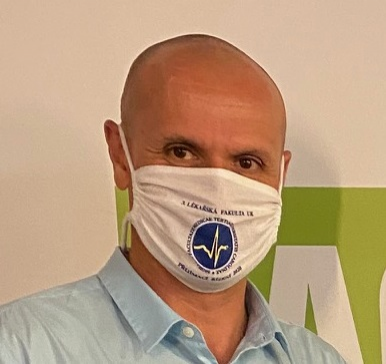 Obrázek epizody Podle primáře Urologické kliniky Thomayerovy nemocnice v Praze Romana Zachovala lidé kvůli strachu z covidu zanedbávají preventivní prohlídky. Odkládají návštěvu lékaře i v případě zdravotních problémů.