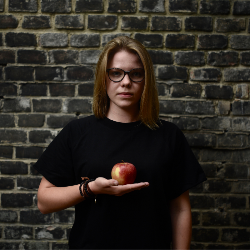 Obrázek epizody Na dřeň s Adélou Elbel: Špatné vzpomínky mám v mozku hluboko zabalené jako v igelitovém pytlíku