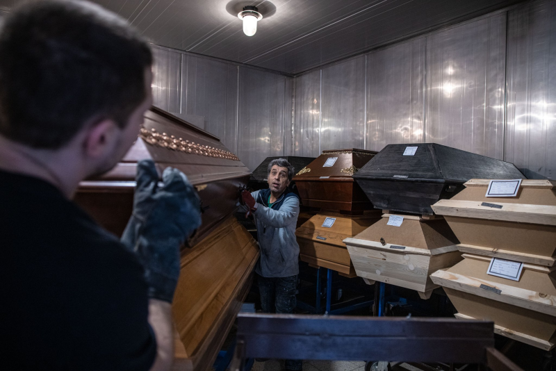 Obrázek epizody Sportovní klub, krematorium, divadlo. Jak žije Česko v době koronaviru?