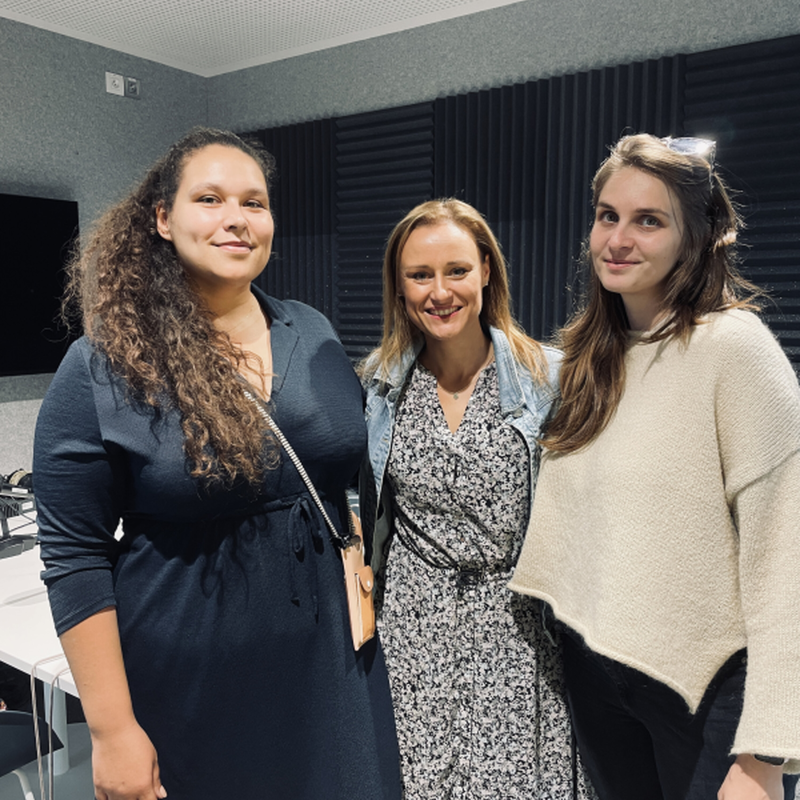 Obrázek epizody V Česku chybí 6000 pedagogů. S organizací Začni učit! o tom, jak se daří propojovat odborníky a odbornice se školami a že učit můžeme začít v jakémkoliv věku i profesi.