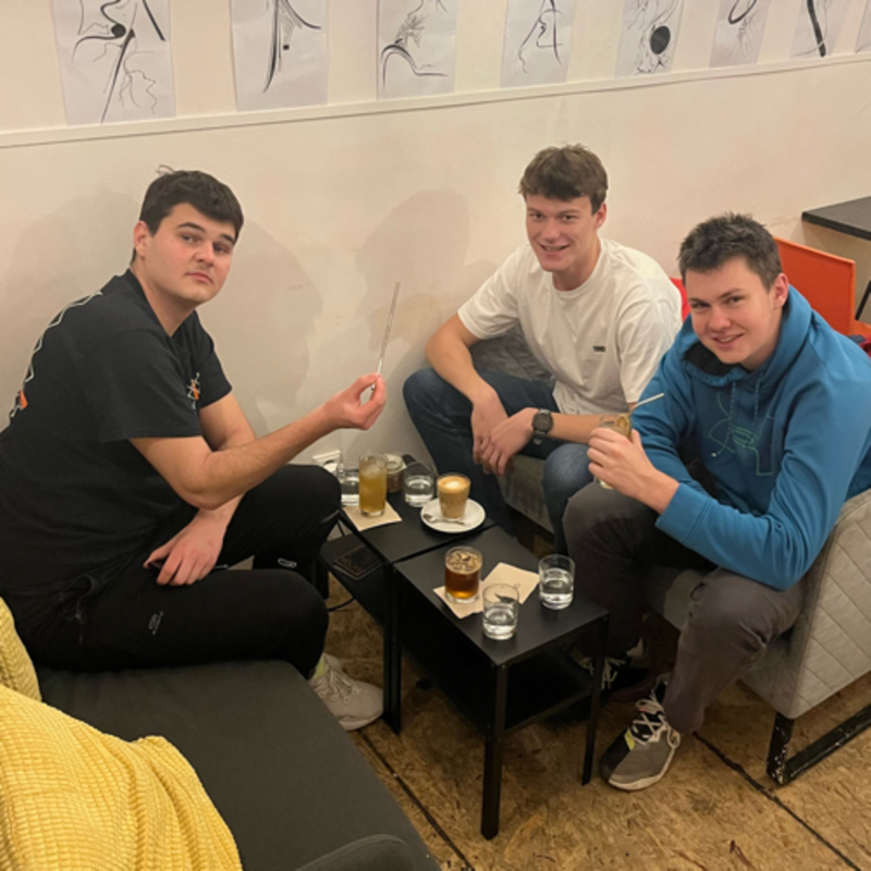 Obrázek epizody TDPP #9: Adam - “Na záchodě na zemi ležela injekční stříkačka” “Strahov je lowcost”