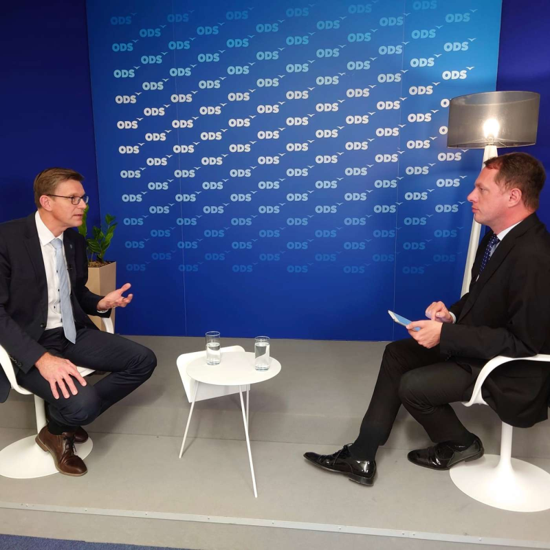 Obrázek epizody Napětí mezi prezidentem a vládou, výměna vedení klubu ODS, zvýšení platů (25. 1. 2026) HOST: Martin Kupka /ODS/