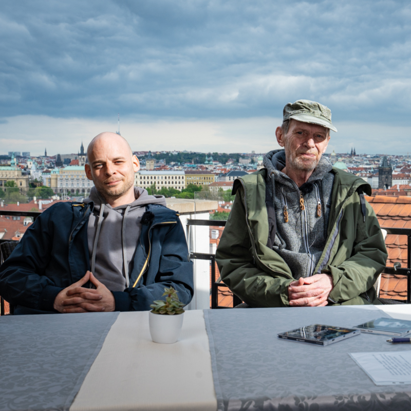 Obrázek epizody #6 VOJTAANO & SCHMITZER - Nestárnem, tak řekni prdel. Budulínek a Jirkovo Prase si spolu rozumí