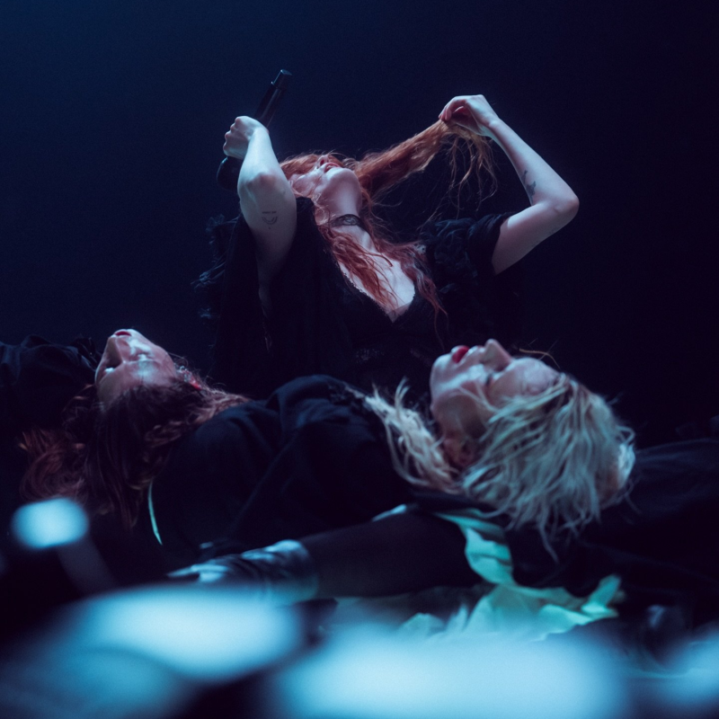 Obrázek epizody Jak se hudebně vyrovnat s trapným rozchodem? A na co myslí existencialisté, když čekají na tramvaj?