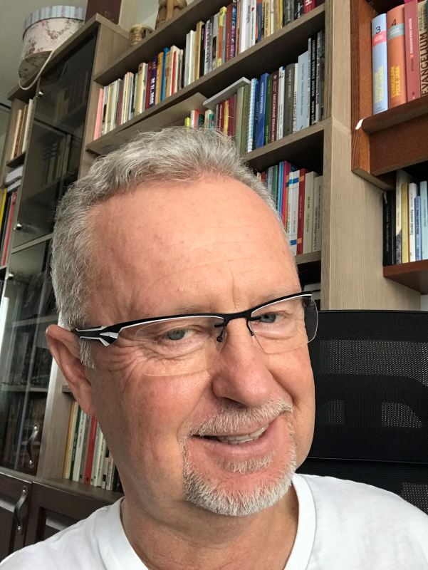 Obrázek epizody Století 21 #32 – Mgr. Radomír Jonczy - "Každý vztah je natolik posvátný, že stojí za to udělat maximum pro to, aby se zachoval." Cenné rady a zkušenosti uznávaného vztahového poradce o tom, jak předcházet problémům ve vztazích a jak se naučit je řešit.