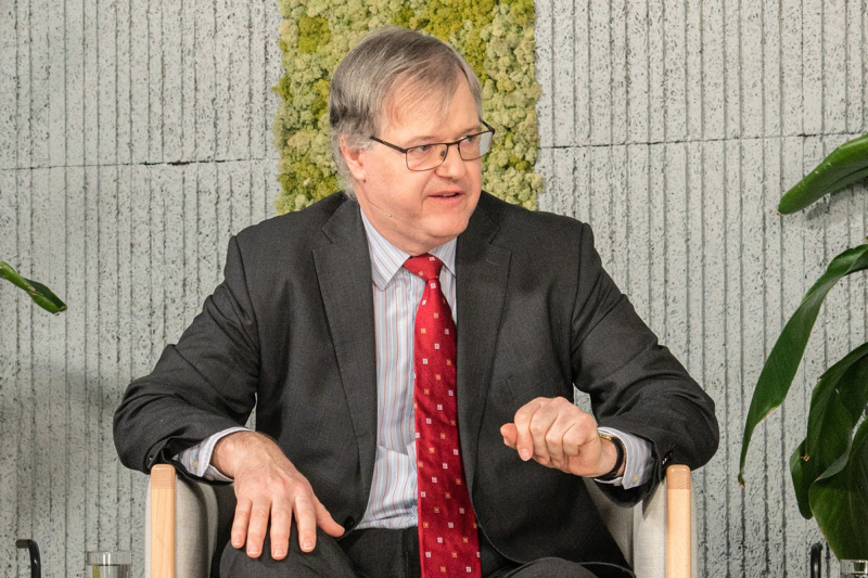 Obrázek epizody Zmocněnec pro euro? STAN zbytku vlády nastavuje červený hadr