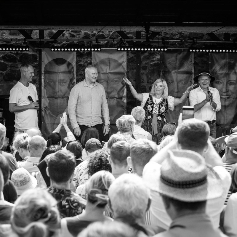 Obrázek epizody Letný podcast Braňa Závodského: Záznam z Kremnických Gagov (Radičová, Bezák, Skrúcaný)