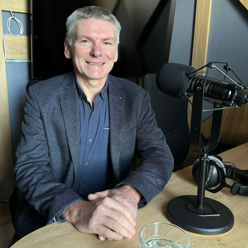 Obrázek epizody Šéf zbrojařské asociace Jiří Hynek: Přístup bank snižuje obranyschopnost Evropy