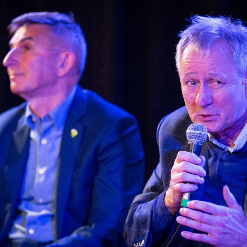 Obrázek epizody Kmotrík, Antošík, Siekel: Ako ďalej so štadiónmi (diskusia)