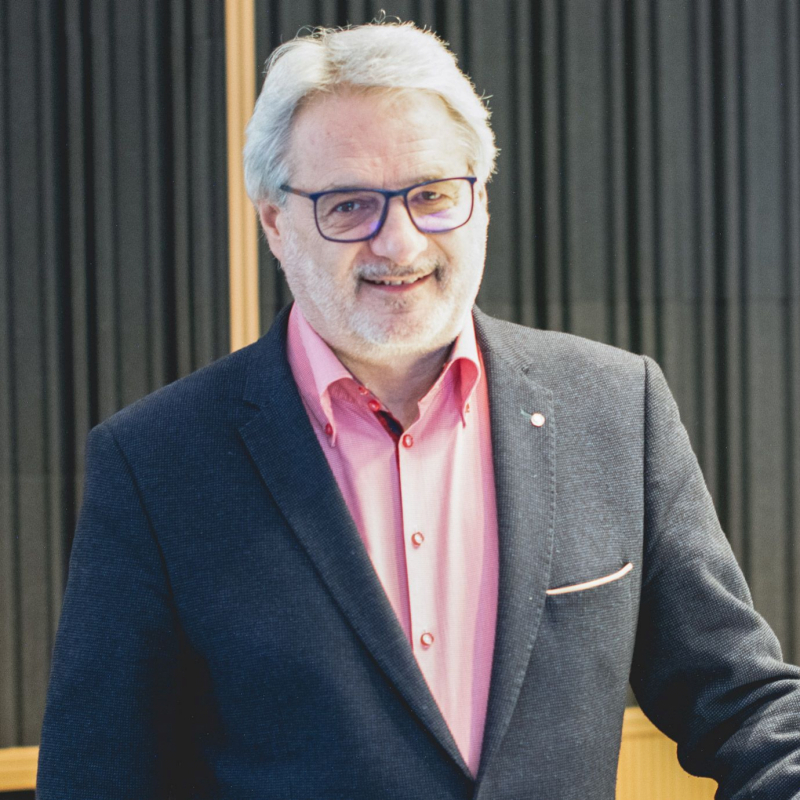 Obrázek epizody Marián Leško - Predčasné voľby zatiaľ nikdy nepomohli tomu, kto ich vyvolal (Braňo Závodský Naživo)