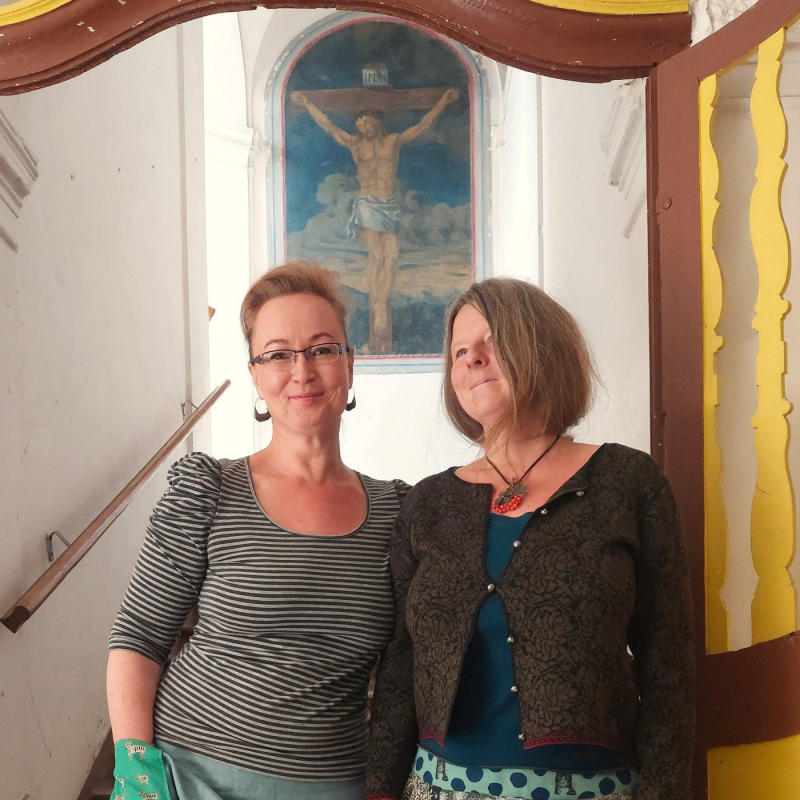 Obrázek epizody Inspirativní rozhovor - 3kavky a Theresička. Nemódní návrhářky, kouzelnice s látkami a odvážné ženy. 5.5.2025