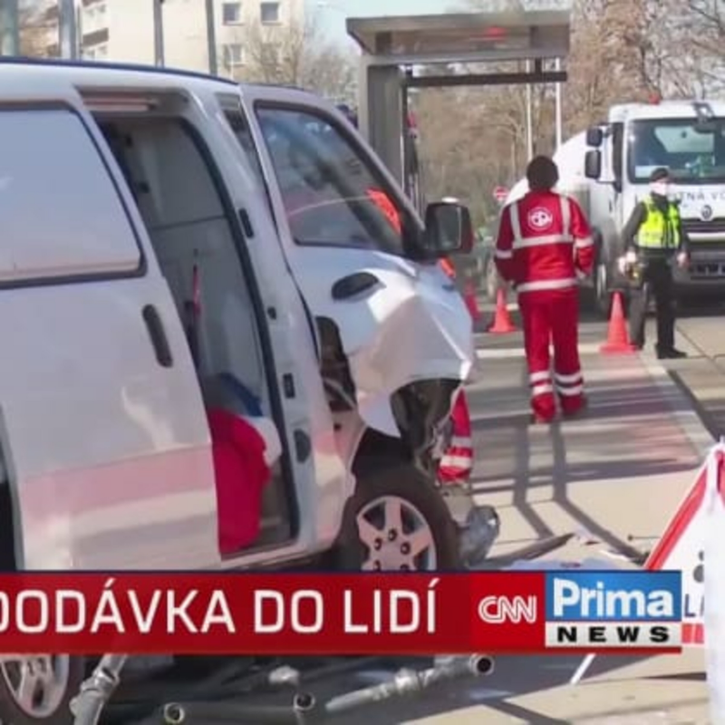 Obrázek epizody Dodávka na zastávce v Praze srazila několik lidí. Zasahují i letečtí záchranáři