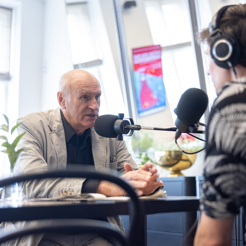 Obrázek epizody #42 Martin Hilský: Marná lásky snaha je jedna z mých nejoblíbenějších her. Je to hostina jazyka!