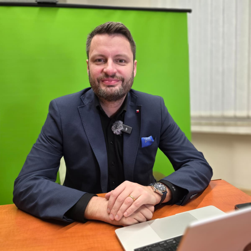 Obrázek epizody Dozimetr: Další nelichotivá rána pro STAN. Rakušan se zlobí. Chce flek ve Sněmovně. | Čau Praho #172