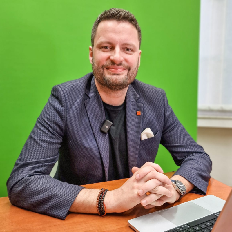 Obrázek epizody Pravý důvod, proč jde Lipavský do ODS. Vláda protlačila zvýšení platů i TV poplatky | Čau Praho #123