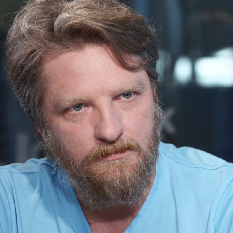 Obrázek epizody Rozdal desetitisíce respirátorů: Šly koupit za 10 korun, dost peněz se patrně ztratilo, říká režisér Rudolf Havlík