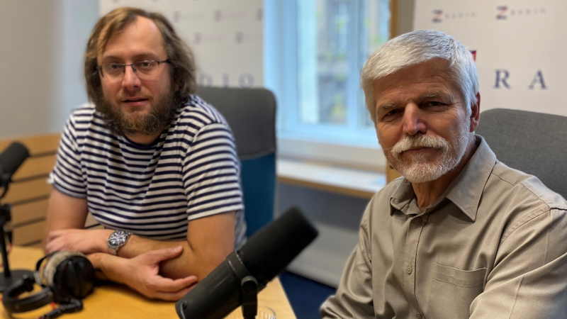 Obrázek epizody Před 26 lety skončila válka v Bosně a Hercegovině. Každý, kdo prošel touhle misí, se vrátil jako jiný člověk, vzpomíná Petr Pavel