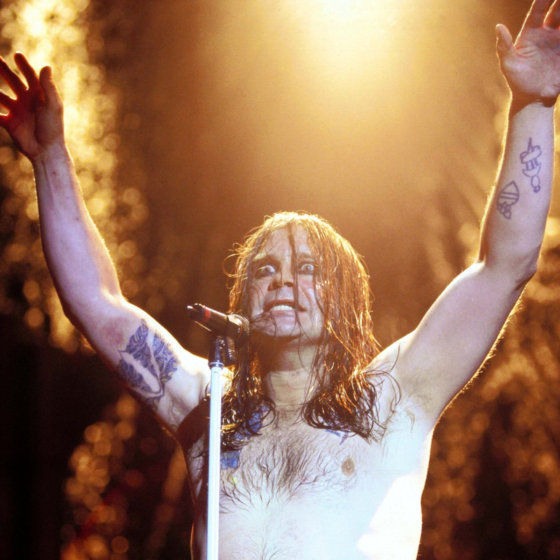 Obrázek epizody Ozzy Osbourne odehrál svůj poslední koncert a zemřel. Princ temnoty se vždy uměl obklopit správnými lidmi