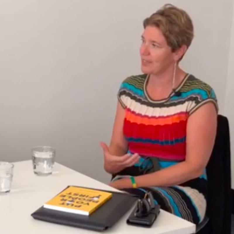 Obrázek epizody Monika Hilm: jak na štěstí v práci (nejen v hospitality) - ANGLICKY