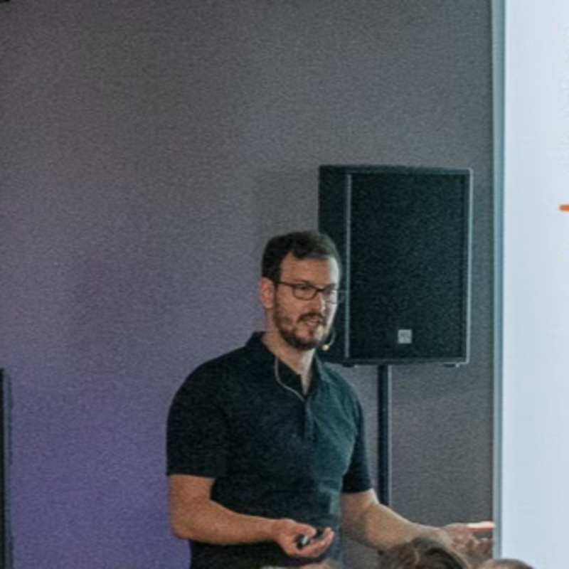 Obrázek epizody Patrik Kořenář: Vzorec konspirace | 1. 7. 2024