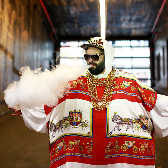 Obrázek epizody Konektor: Podivíme se nad zjevením mladé Slovenky Karin Ann, lehce pomluvíme Ivu Frühlingovou a Lásku, vychválíme Kapitána Dema a Dalibora Jandu i s jeho lijánou. S Davidem Kollerem koukneme na střechu a na závěr bomba ze zahraničí!