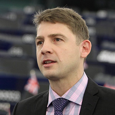 Obrázek epizody Vrátí se ceny ještě na úroveň před inflací? Pomohlo by ČR, kdyby měla euro? Tyto otázky jsme probrali v dalším dílu podcastu VŠFS s ekonomem a pedagogem VŠFS Petrem Machem.