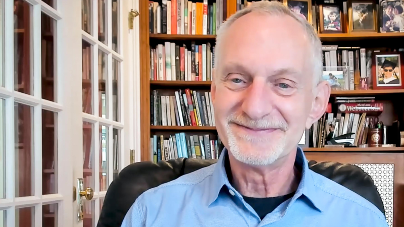 Obrázek epizody The secret to a happy life -- lessons from 8 decades of research | Robert Waldinger