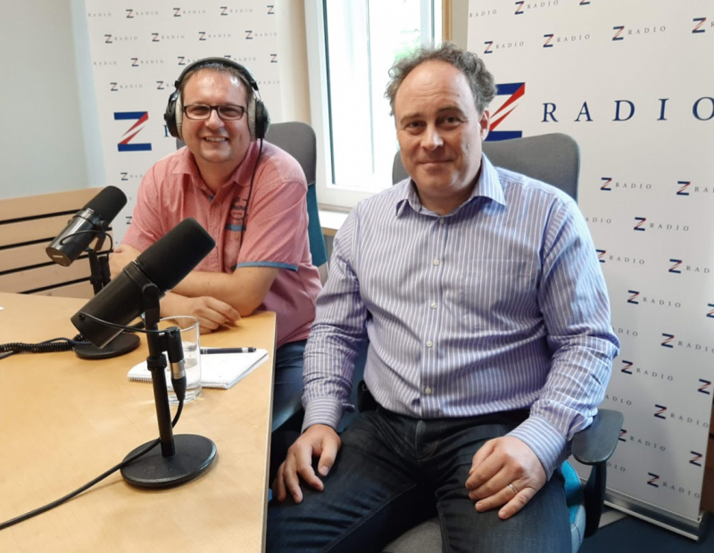 Obrázek epizody Tomáš Jelínek: Příběh hledání ztracených židovských náhrobků byl tak úspěšný, že vznikl projekt Bejtolam, který navrací náhrobky tam, kam patří