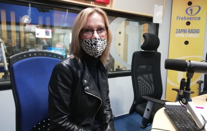 Obrázek epizody Julie Růžičková: Šikana na pracovišti se zvyšuje. Lidé jsou v krizi více zranitelní. Nechtějí přijít o práci, a tak si spoustu věcí nechávají líbit