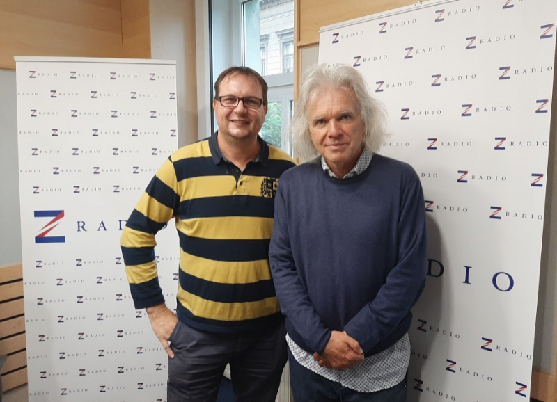 Obrázek epizody Spisovatel Ivan Fila: Čtenáři, když nedostali do devíti hodin na facebook nový příběh, tak už mi psali, jestli se mi nic nestalo. Na film o Františku Krieglovi už mám sehnány peníze a mohli bychom točit .