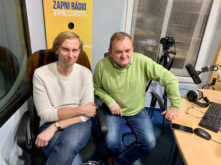 Obrázek epizody Naším územím prochází dělítko lidové hudby! Čechy a Morava jsou dva totálně odlišné světy, řekl v Press klubu pianista Ivo Kahánek