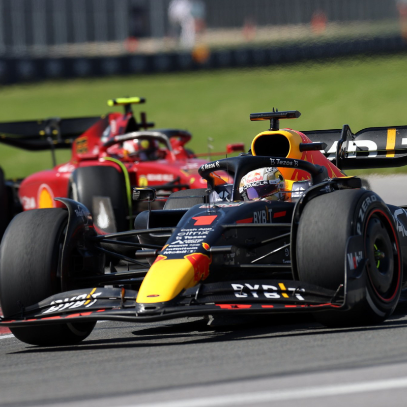 Obrázek epizody Mohol Sainz vyhrať? Kontroverzná direktíva a bolesť chrbta je preč | EisKing DEBRIEFING 9/22