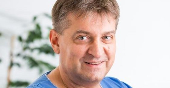 Obrázek epizody Primář interního oddělení chebské nemocnice Stanislav Adamec: Epidemie v chebském okrese je na ústupu.