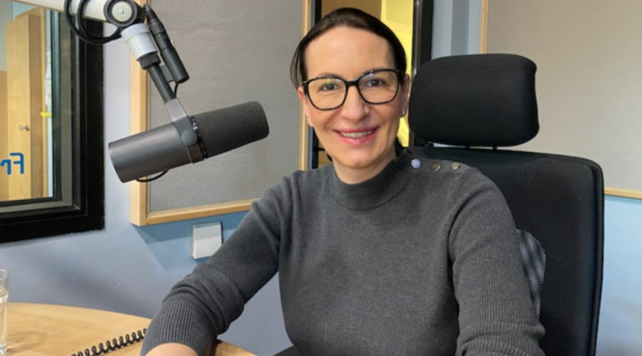 Obrázek epizody Situaci okolo parkování ukrajinských uprchlíků musím rychle řešit s magistrátem, říká starostka Prahy 2 Alexandra Udženija