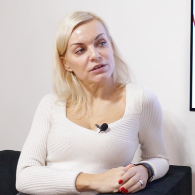 Obrázek epizody Válečná reportérka: Mladí Rusové vystupují z tanků, klepou se a pláčou. Nemají motivaci