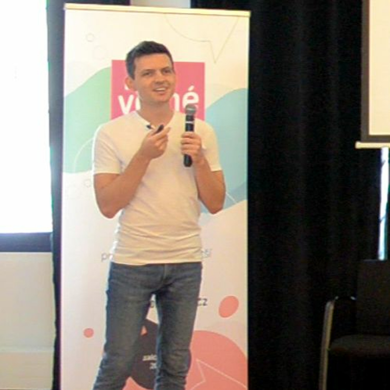 Obrázek epizody Ivan Kuckir a Photopea: One man show s miliony uživatelů měsíčně