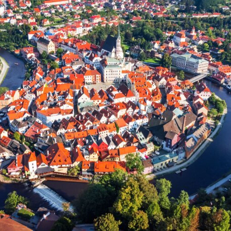 Obrázek epizody Výlet do Jihočeského kraje: Pohádkový Krumlov, rybníky obklopená Třeboň a relaxace na konci světa