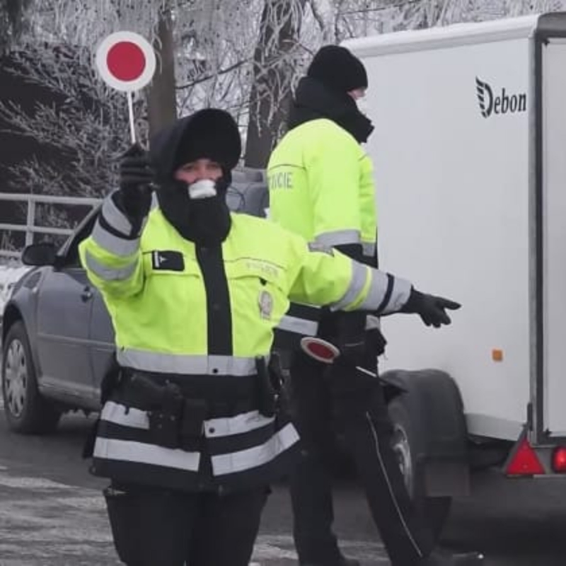 Obrázek epizody Už třetí den hlídají vjezd a výjezd do uzavřených okresů (Zdroj- CNN Prima NEWS)