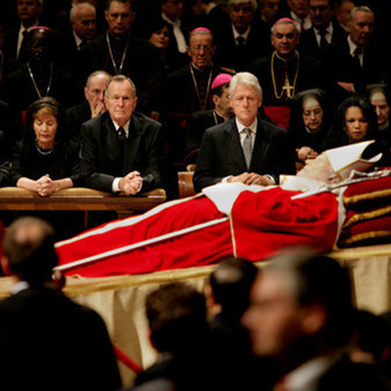 Obrázek epizody 8. dubna: Den pohřbu papeže Jana Pavla II.