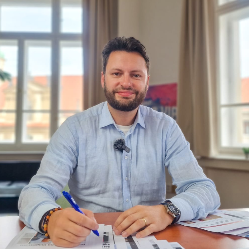 Obrázek epizody Čau Praho! #38: Kokainu v Praze se asi nezbavíme! Rok od Dozimetru stále nejsou hotové audity.