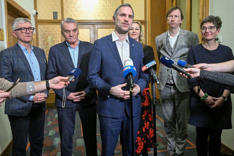 Obrázek epizody Hledání vlády nad Prahou, volby na Slovensku, nové album Johna Calea