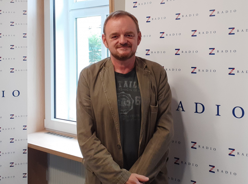 Obrázek epizody Marek Stoniš: Kdyby nám facebook cenzuroval stránku Reflexu, tak bychom to řešili. Přišlo mně absurdní, že celý pokrokový svět klečel před Georgem Floydem ve zlaté rakvi