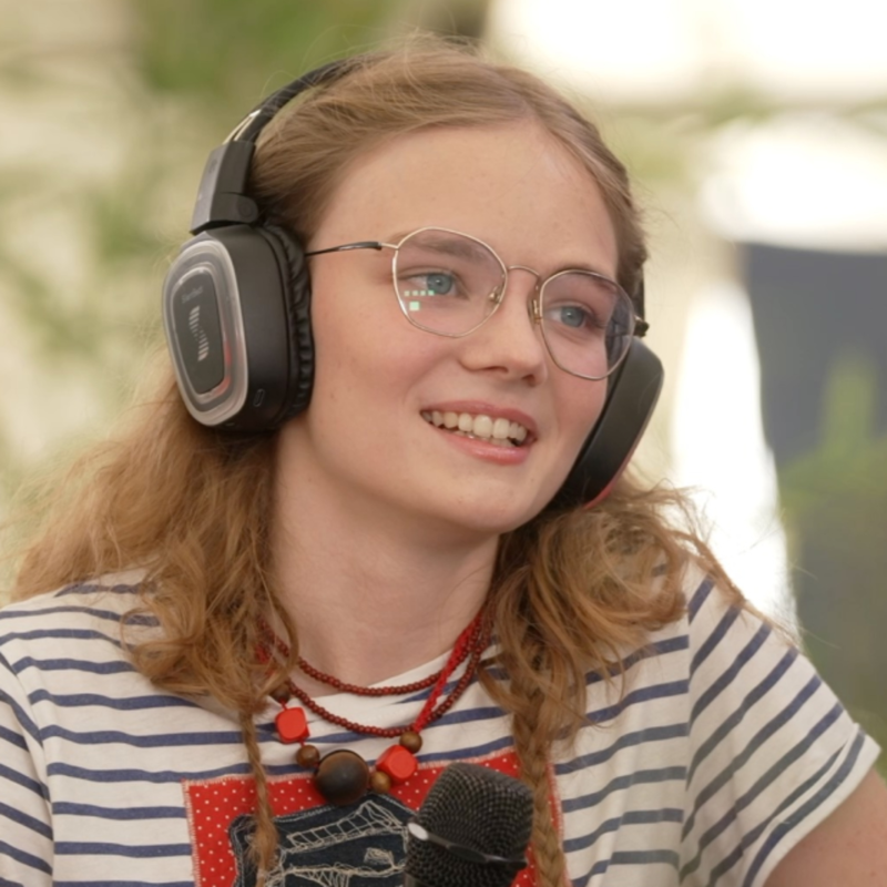 Obrázek epizody Když se rýpeme v kauzách na menších městech, chodí urážky i výhrůžky. O to důležitější ta práce je, říká Fialová
