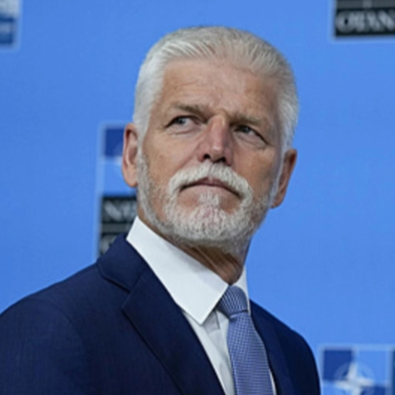 Obrázek epizody Pavel na summitu NATO jako prezident, ale ne šéf delegace. Jak si s tím poradí protokol?