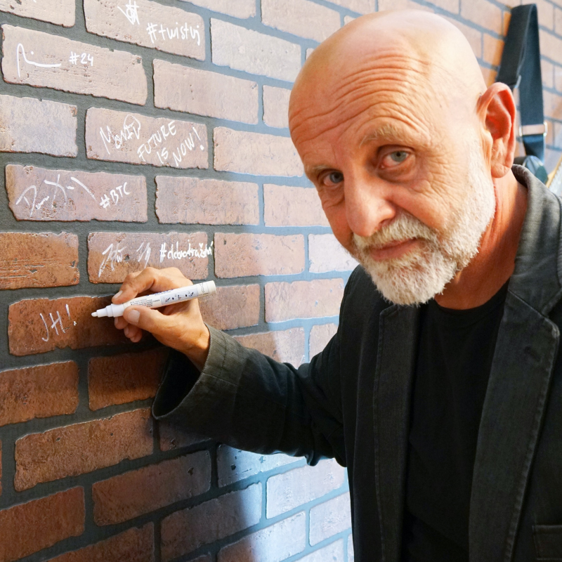 Obrázek epizody PODCAST #14 JAROSLAV HOMOLKA - Děti, výchova, technologie, drogy a těžkosti života